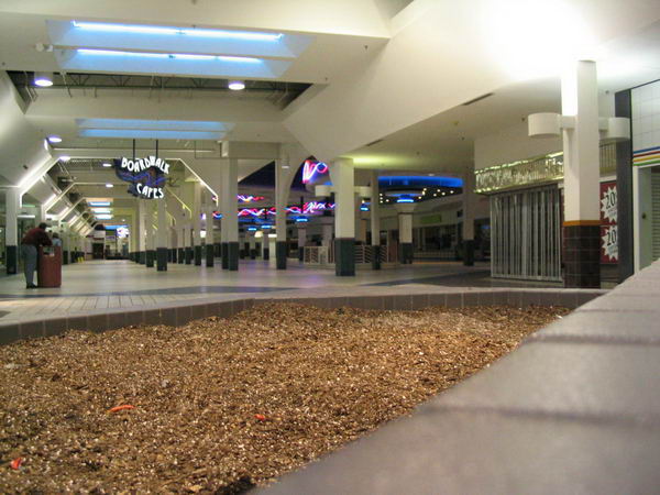Wonderland Mall (Wonderland Shopping Center) - 2004 Photo (newer photo)